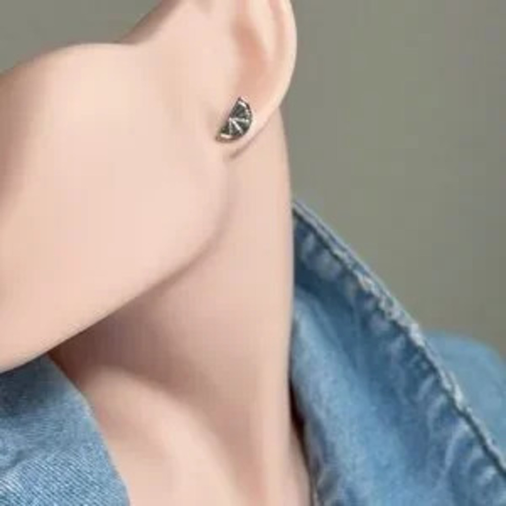 ?? Elegant Lemon Design Silver Stud Earrings